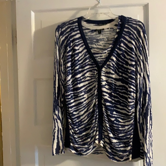 Gorgeous and figure flattering twin set - Picture 1 of 9